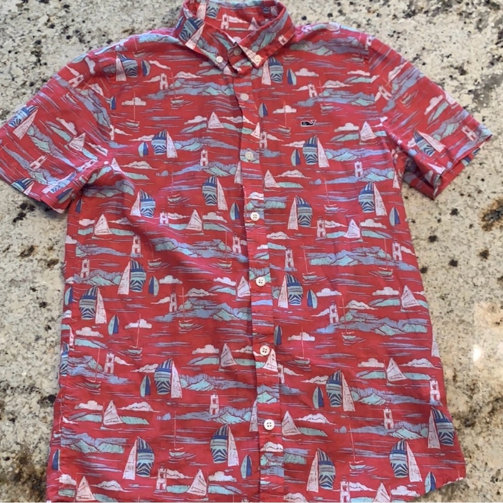 Vineyard Vines Hawaiian boys button down red, blue and white sailboats M (12-14)